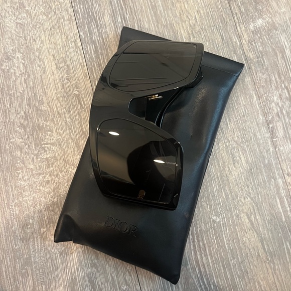 Worn once. Has a small scratch that’s pictured on the frame - Picture 7 of 7